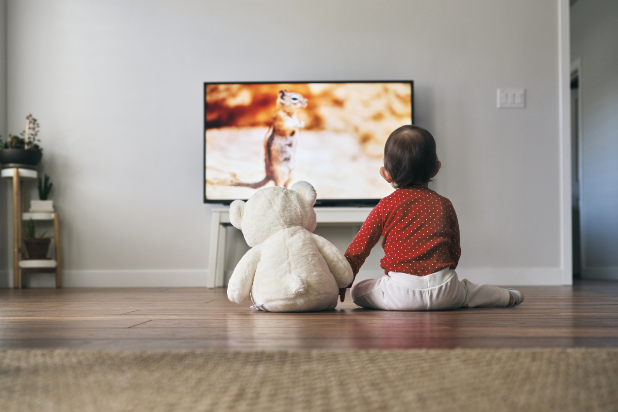 Télévision et bébé pourquoi pas d