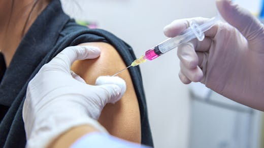 Vaccin grippe 2023-2024 : gratuit pour qui ? avec le vaccin Covid ?