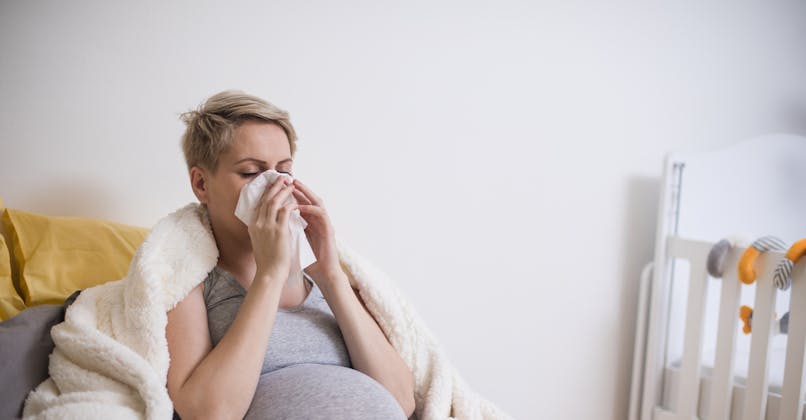 Une femme enceinte a le rhume