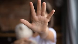 Maltraitance infantile : un nouveau sondage montre une prise de conscience