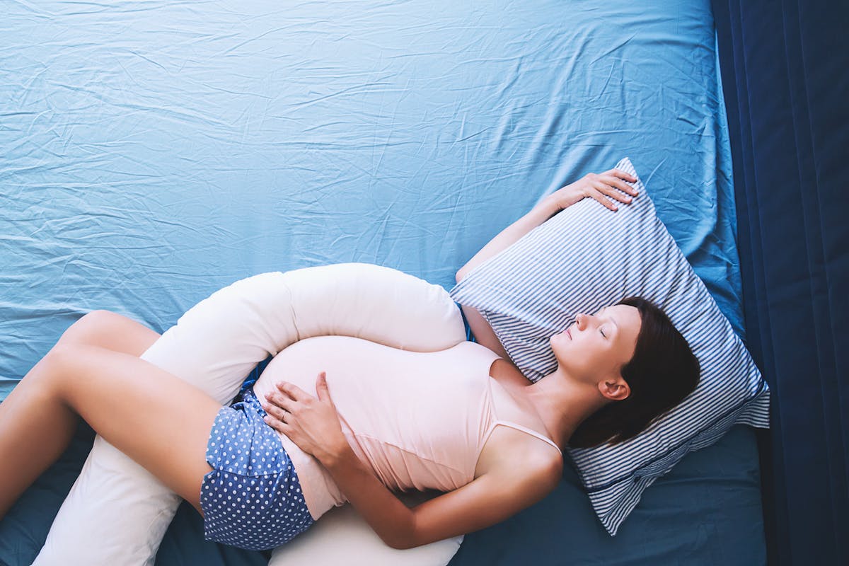Comment dormir avec un coussin de grossesse ?
