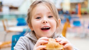 Dans les fast-foods, des menus enfants trop caloriques
