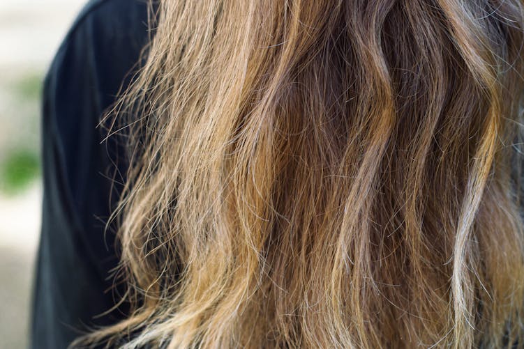 Cheveux : comment réaliser un vinaigre capillaire au romarin ?