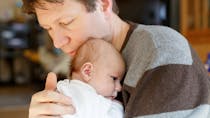 Attention, empathie, vision : la paternité change le cerveau des hommes