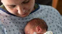 Royaume-Uni : un bébé naît prématurément et sauve ainsi la vie de sa mère
