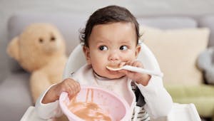Ces additifs alimentaires exposent davantage les bébés aux allergies !