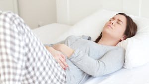 Comment soulager un mal de ventre nocturne ?
