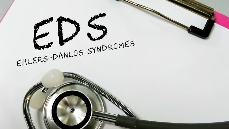  Syndrome d'Ehlers-Danlos,  hyperélasticité de la peau et des articulations