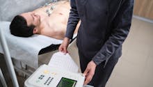 Électrocardiogramme (ECG) : à quoi ça sert cet examen ?