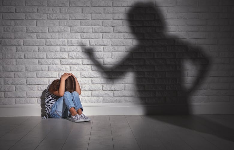 Cris, châtiments corporels, punitions : les méfaits d’une éducation “à la dure” sur la santé mentale des enfants