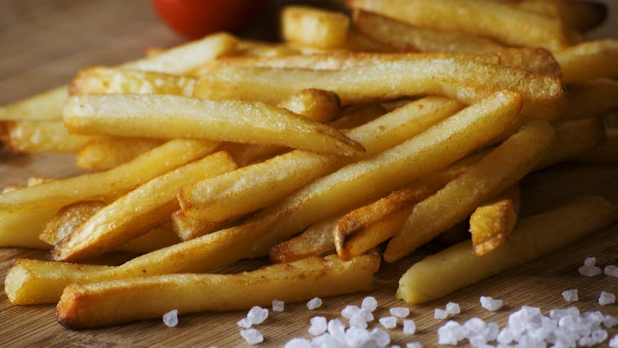 Manger des frites augmenterait dépression et anxiété : ce que dit vraiment l’étude
