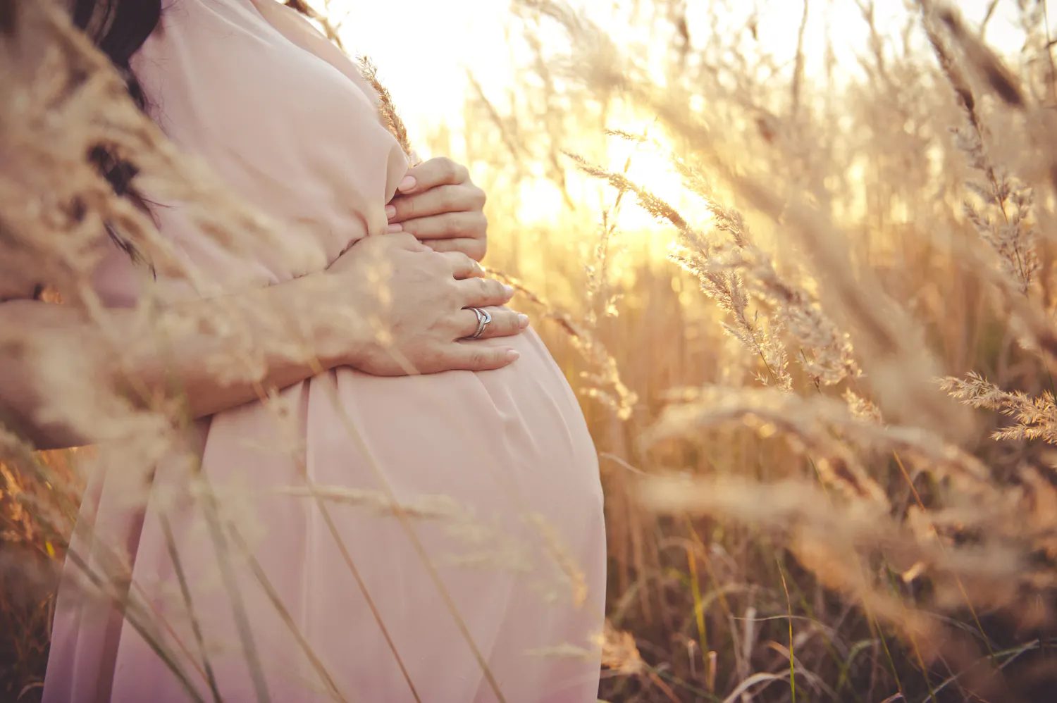 Allergie au pollen chez la femme enceinte : comment la soigner ?