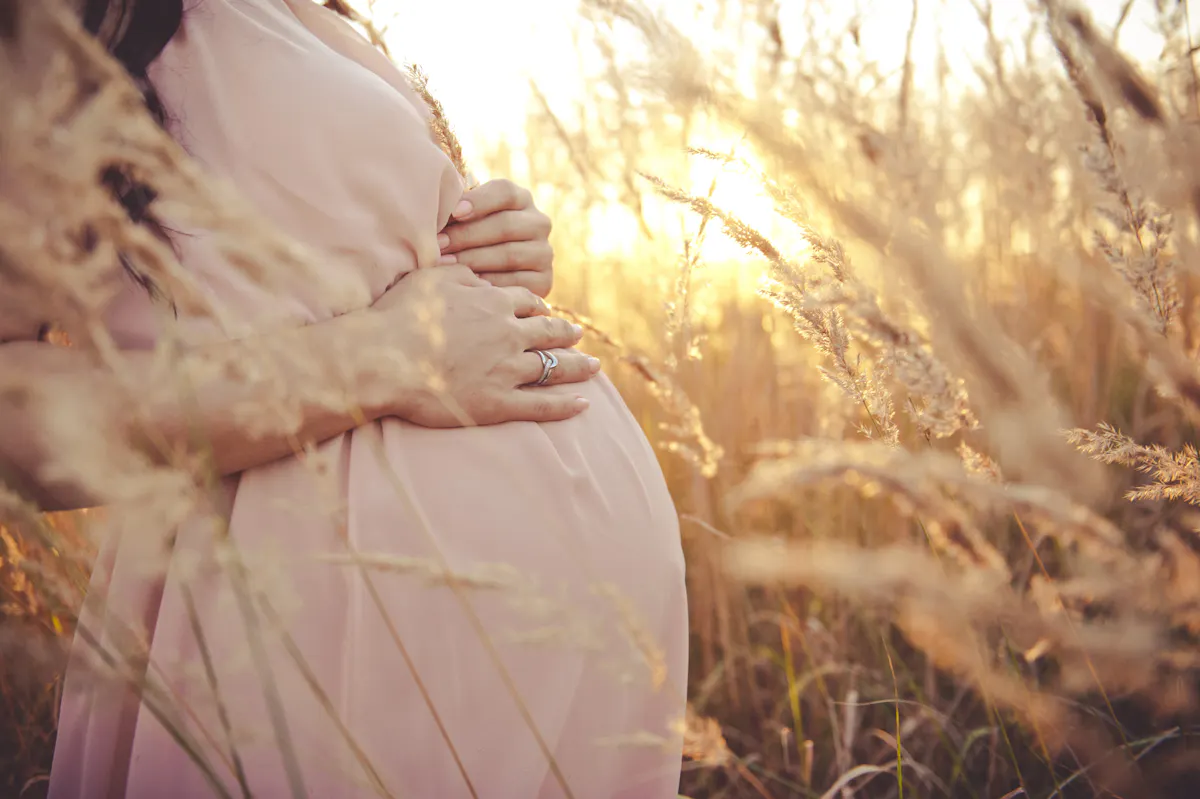 Allergie au pollen chez la femme enceinte : comment la soigner ?
