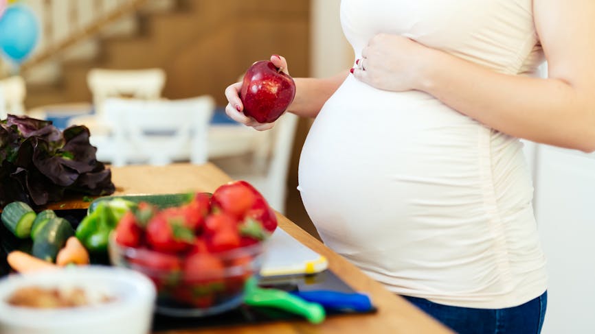 Faire un régime pendant la grossesse ne serait pas sans risques pour la maman et son bébé