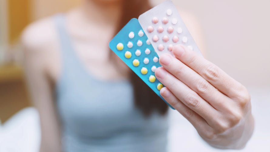 La pilule a-t-elle un effet sur la poitrine ? | Santé Magazine