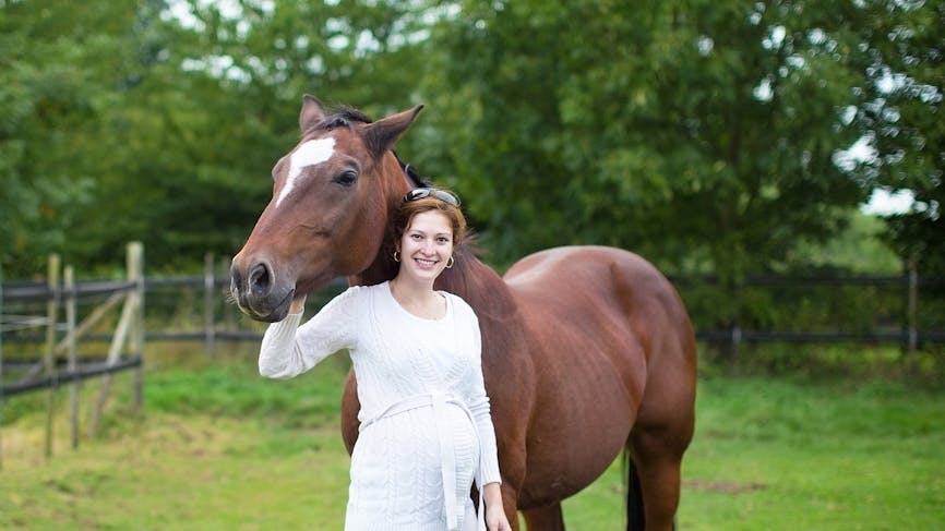 femme enceinte et cheval