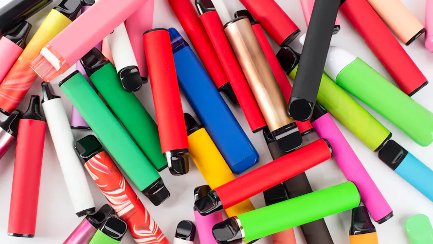 Interdiction de la "puff" : une mesure majeure dans la lutte contre le tabagisme chez les adolescents | Sant Magazine Interdiction de la "puff" : une mesure majeure dans la lutte contre le tabagisme chez les adolescents | Sant Magazine