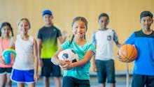Selon une étude, faire du sport dans l’enfance favorise le bien-être à long terme