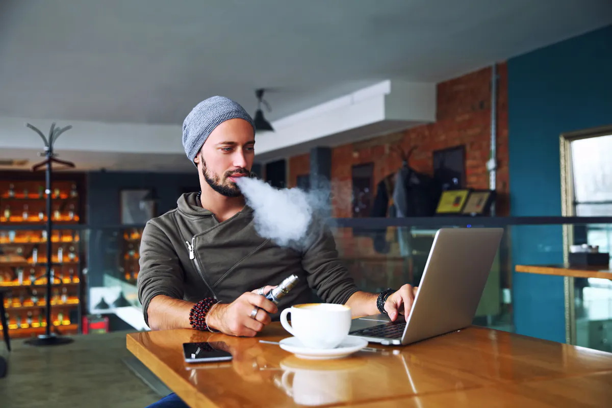 Savez-vous ce qu'est la langue du vapoteur ? | Sant Magazine Savez-vous ce qu'est la langue du vapoteur ? | Sant Magazine