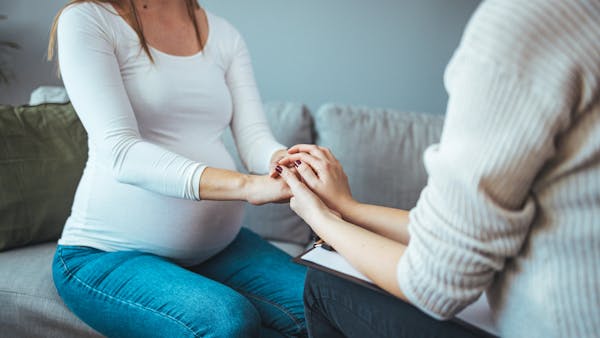 Être enceinte avec une endométriose : quel suivi médical ? quels risques ?
