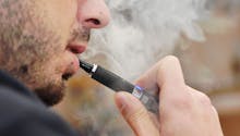 Les cigarettes électroniques plus efficaces que les substituts classiques pour arrêter de fumer, selon une étude