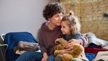 Triplement du risque de troubles psychiatriques chez les enfants de milieux précaires, selon une étude