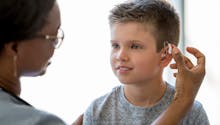Un enfant sourd entend pour la 1re fois grâce à un traitement innovant