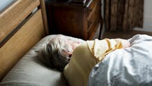 Les personnes âgées ont-elles vraiment besoin de moins dormir ?