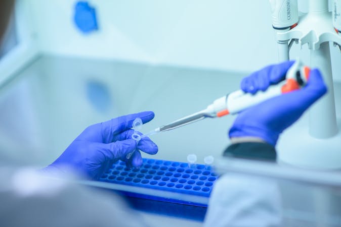 Cancer du sein : à quoi servent les tests génomiques ?