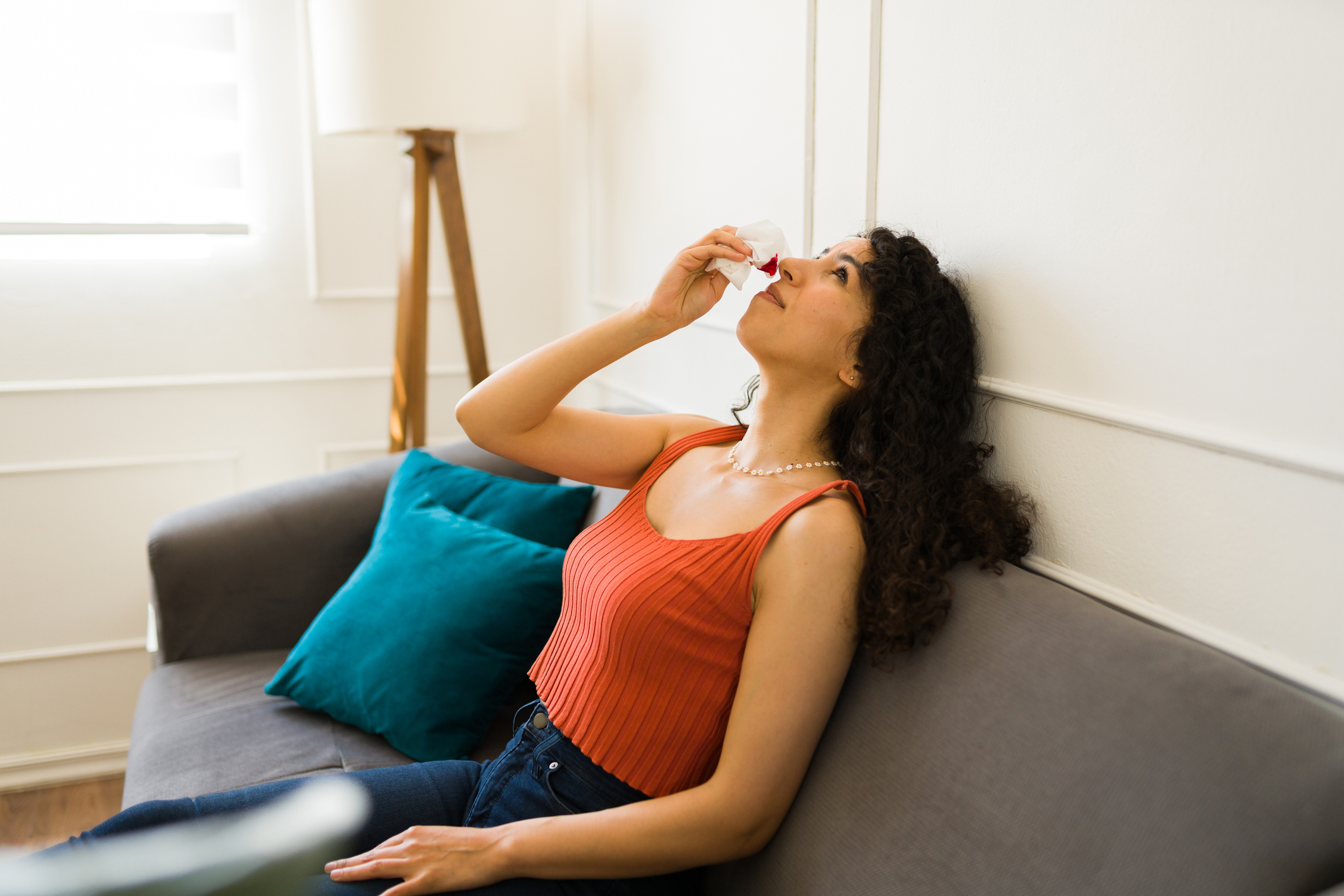 Pourquoi saigne-t-on du nez ? C'est grave ? | Sant Magazine