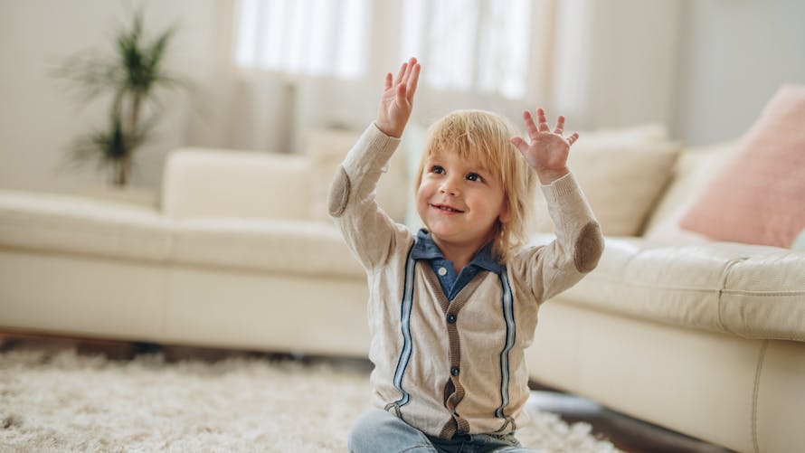 Tout savoir sur le flapping, le battement des mains | Santé Magazine