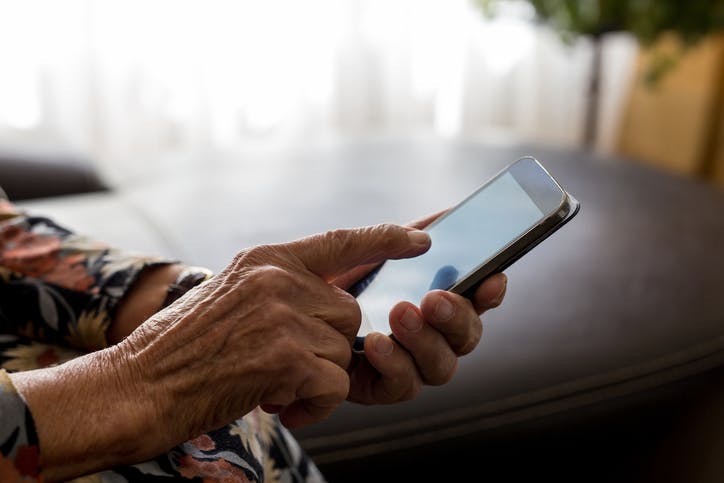 La maladie d’Alzheimer bientôt détectée avec un smartphone ?