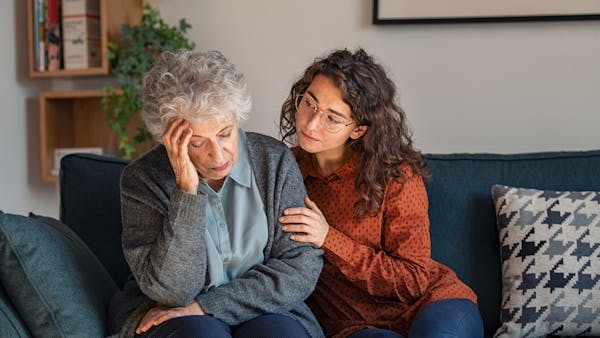 Comment soutenir les personnes âgées qui perdent la mémoire ?