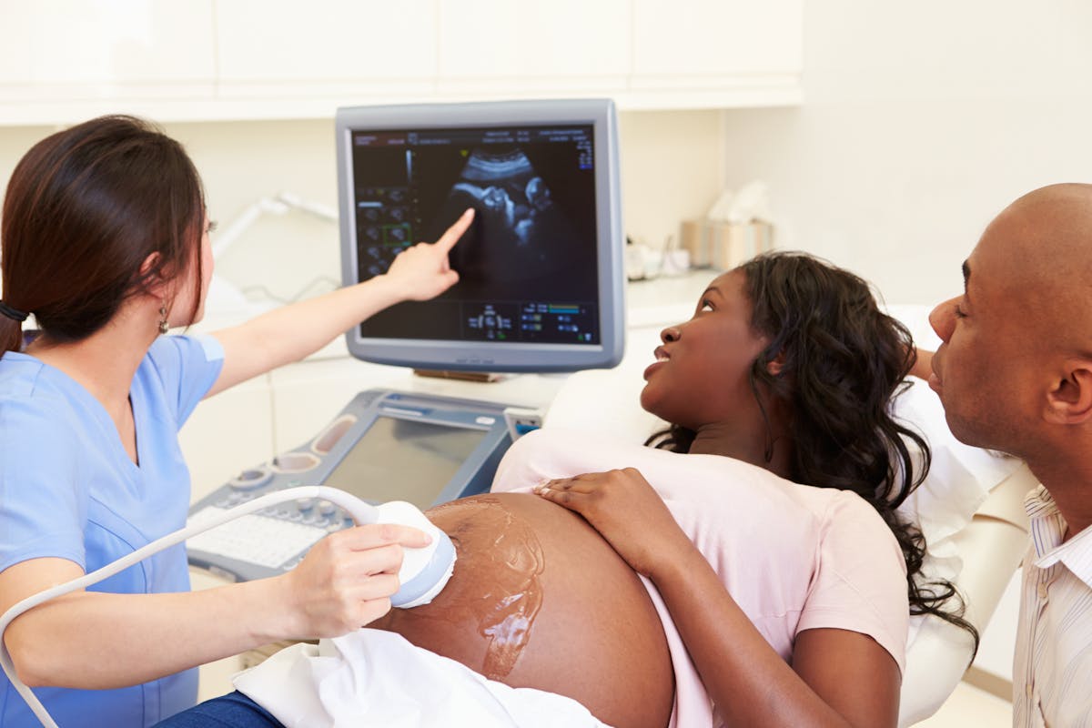 Obstetric ultrasound: timing, types and objectives for a peaceful pregnancy.