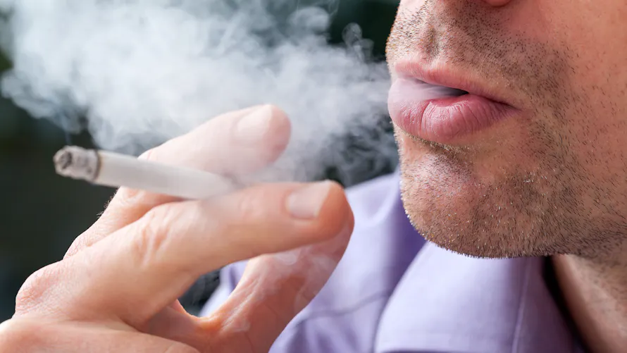 cause de la cigarette, des poils ont pouss dans sa gorge | Sant Magazine cause de la cigarette, des poils ont pouss dans sa gorge | Sant Magazine