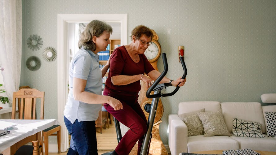 Quel velo d appartement pour les seniors Sante Magazine