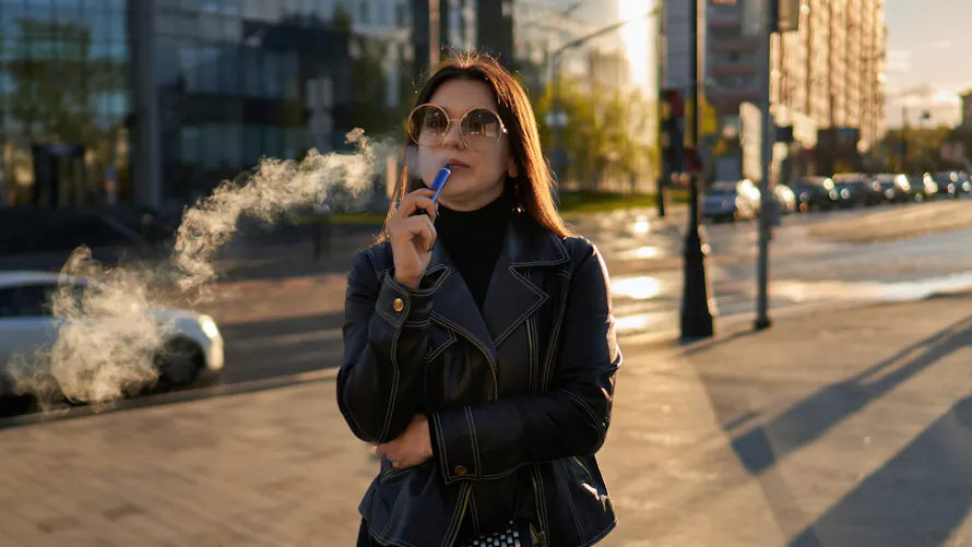 Selon une tude, le vapotage endommage autant les poumons que la cigarette classique | Sant Magazine Selon une tude, le vapotage endommage autant les poumons que la cigarette classique | Sant Magazine