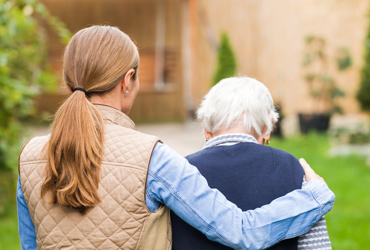 Family caregivers and family caregivers in France: who are they and how can we support them?