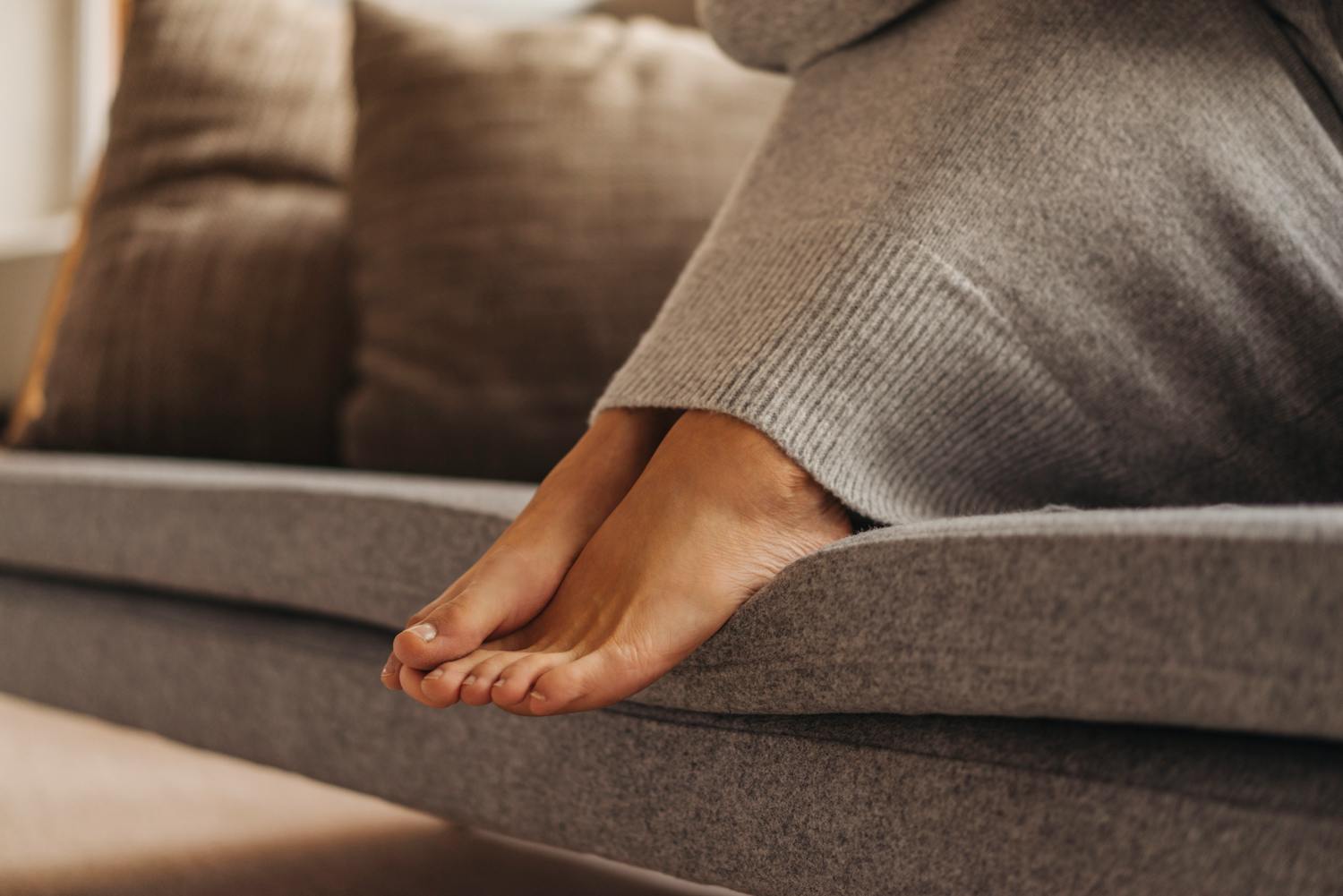 Pieds froids : à quoi c'est dû ? Comment y remédier ?