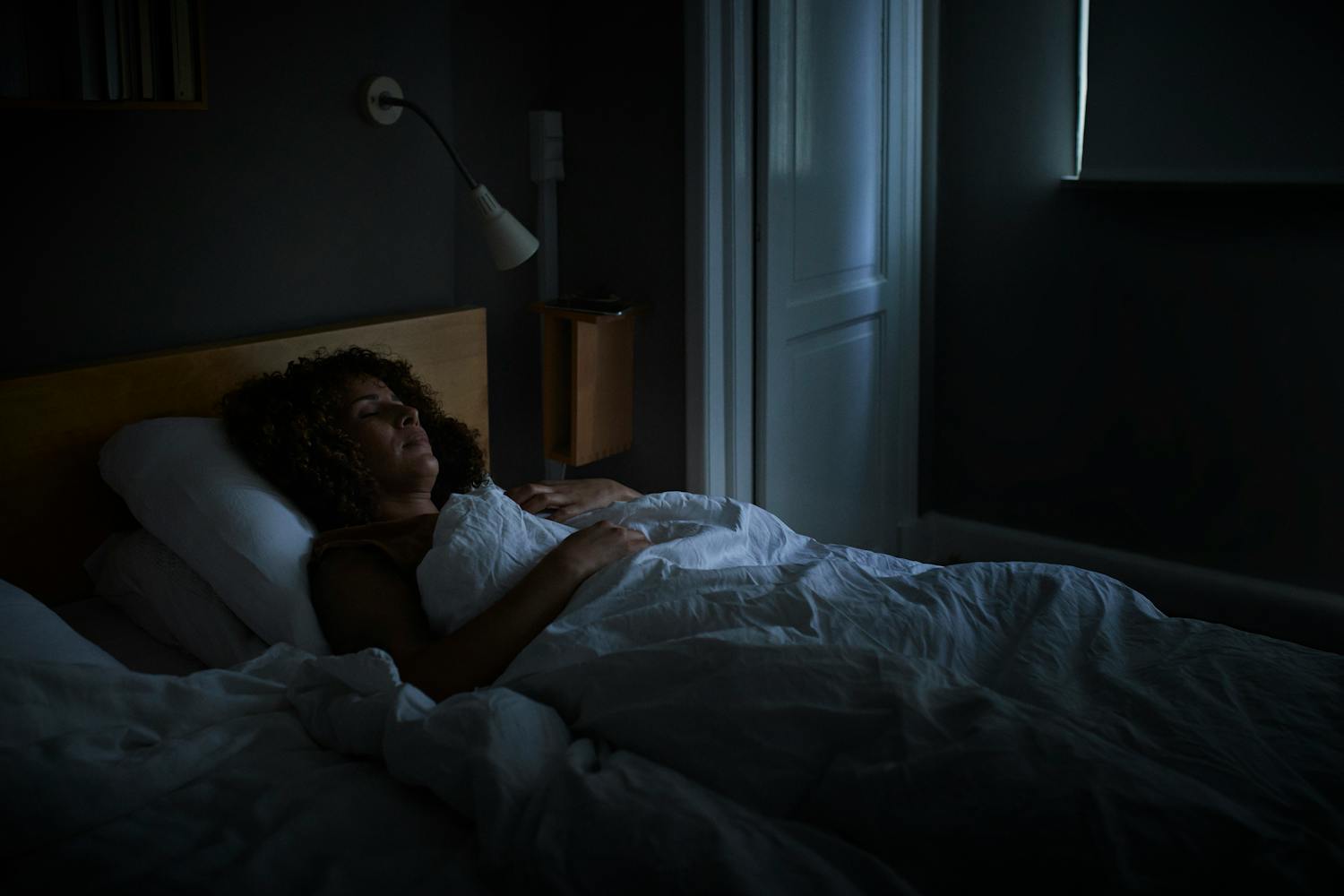 Pourquoi certaines personnes parlent la nuit sans s'en rendre compte ?