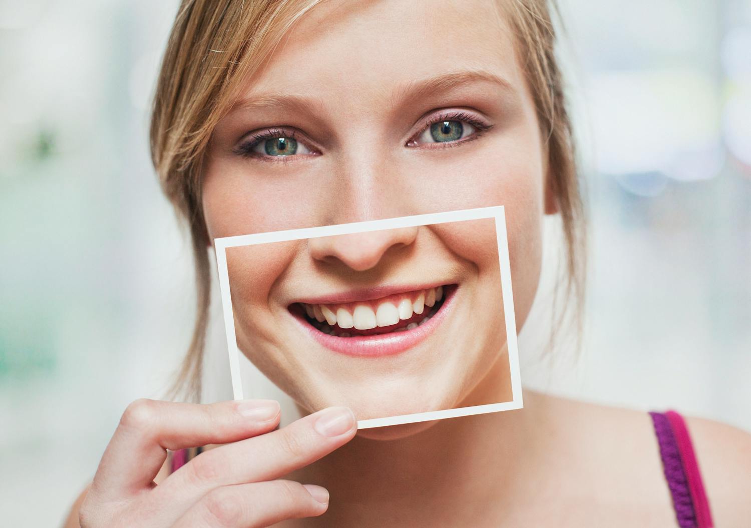 Bicarbonate pour se blanchir les dents : bonne au mauvaise idée ?