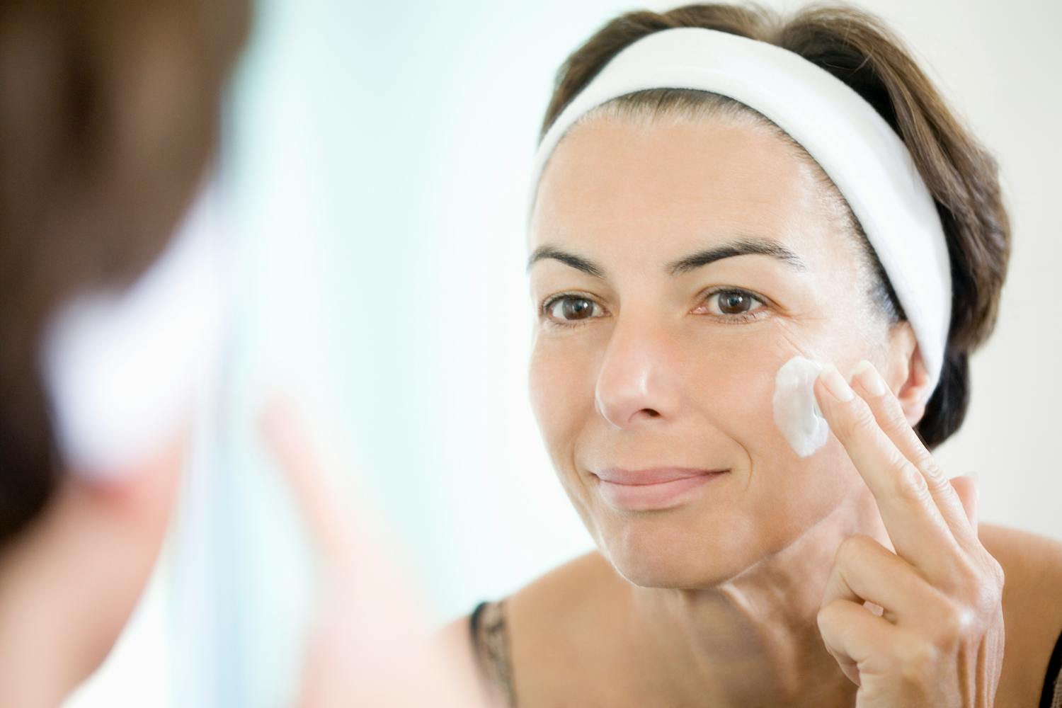 Cosmétiques : pourquoi l'octocrylène, filtre UV très utilisé, est dans le viseur des autorités