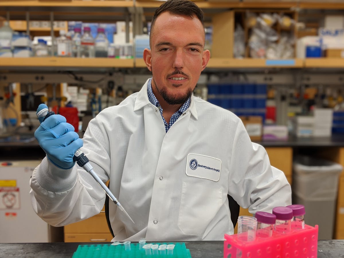 « Abandonner ne fait pas partie de mon vocabulaire » : Matthias Lambert, le chercheur atteint d'une myopathie rare