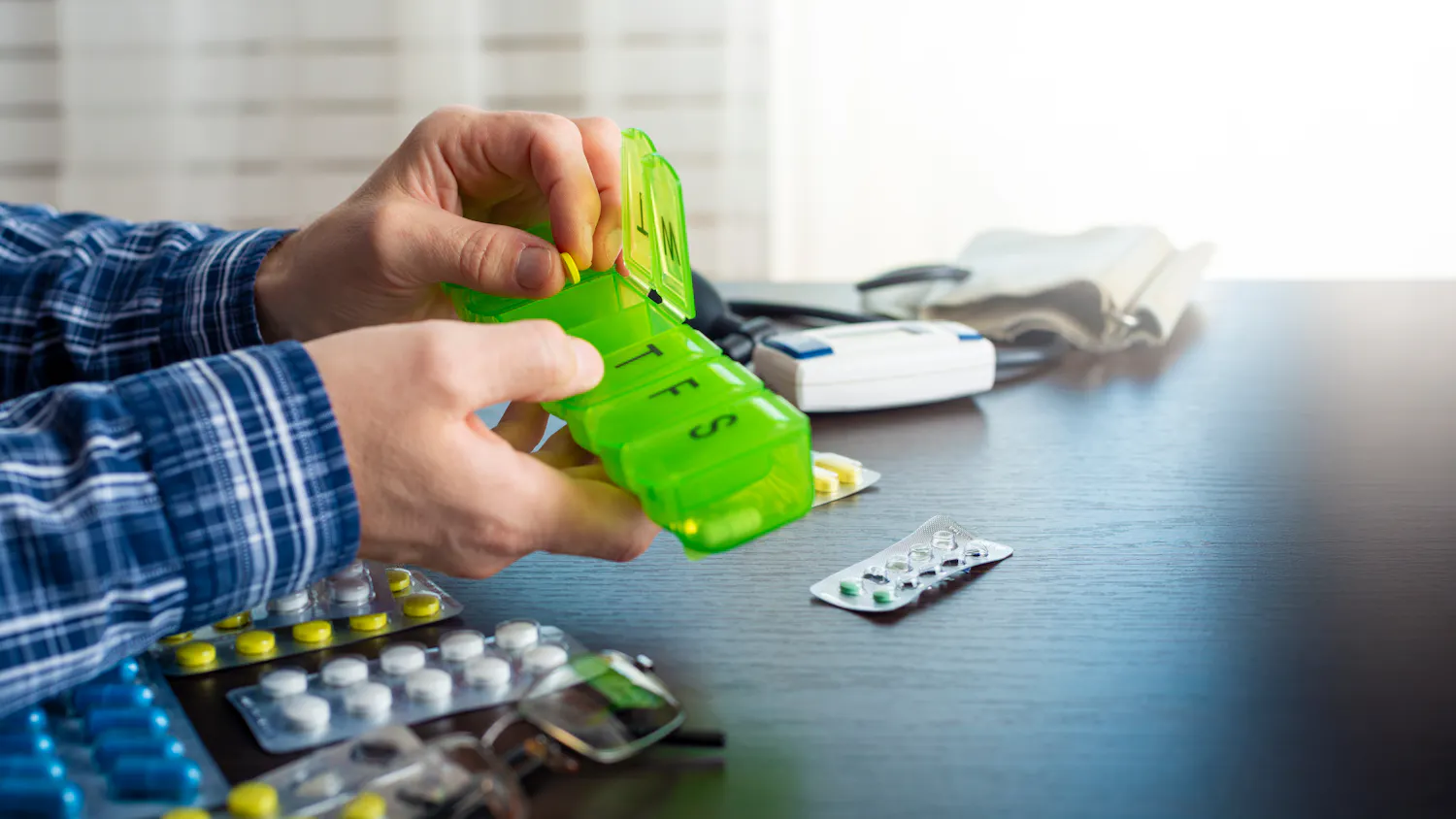 Pourquoi tant de patients oublient leurs traitements ? Des chercheurs ont l'explication