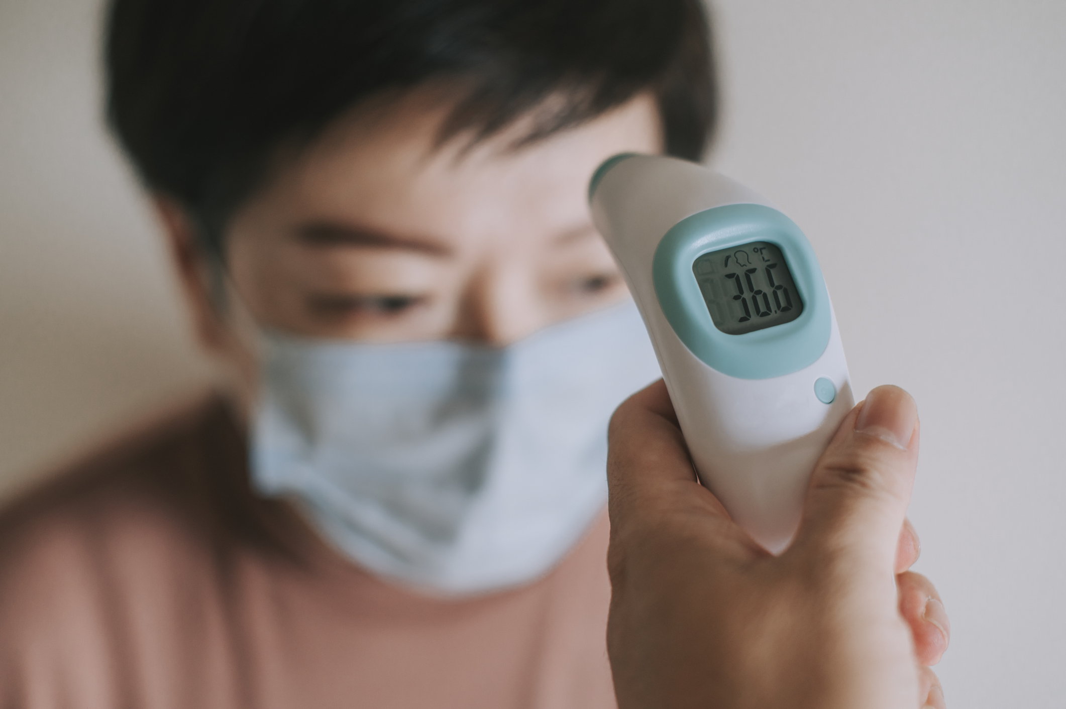 Les thermomètres frontaux sont-ils vraiment fiables ?