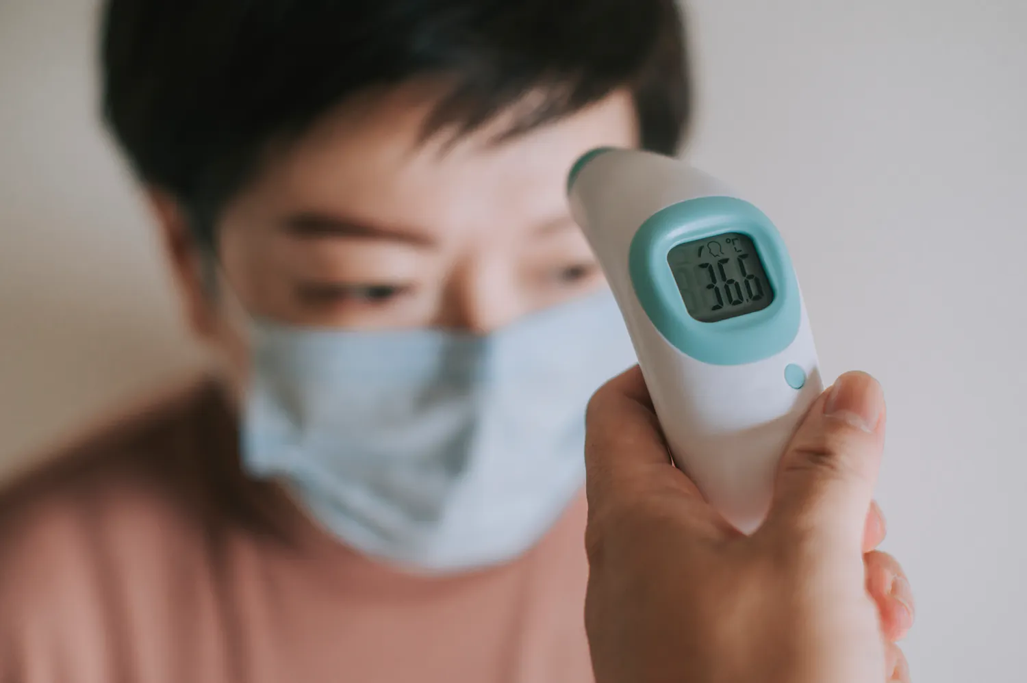 Les thermomètres frontaux sont-ils vraiment fiables ?