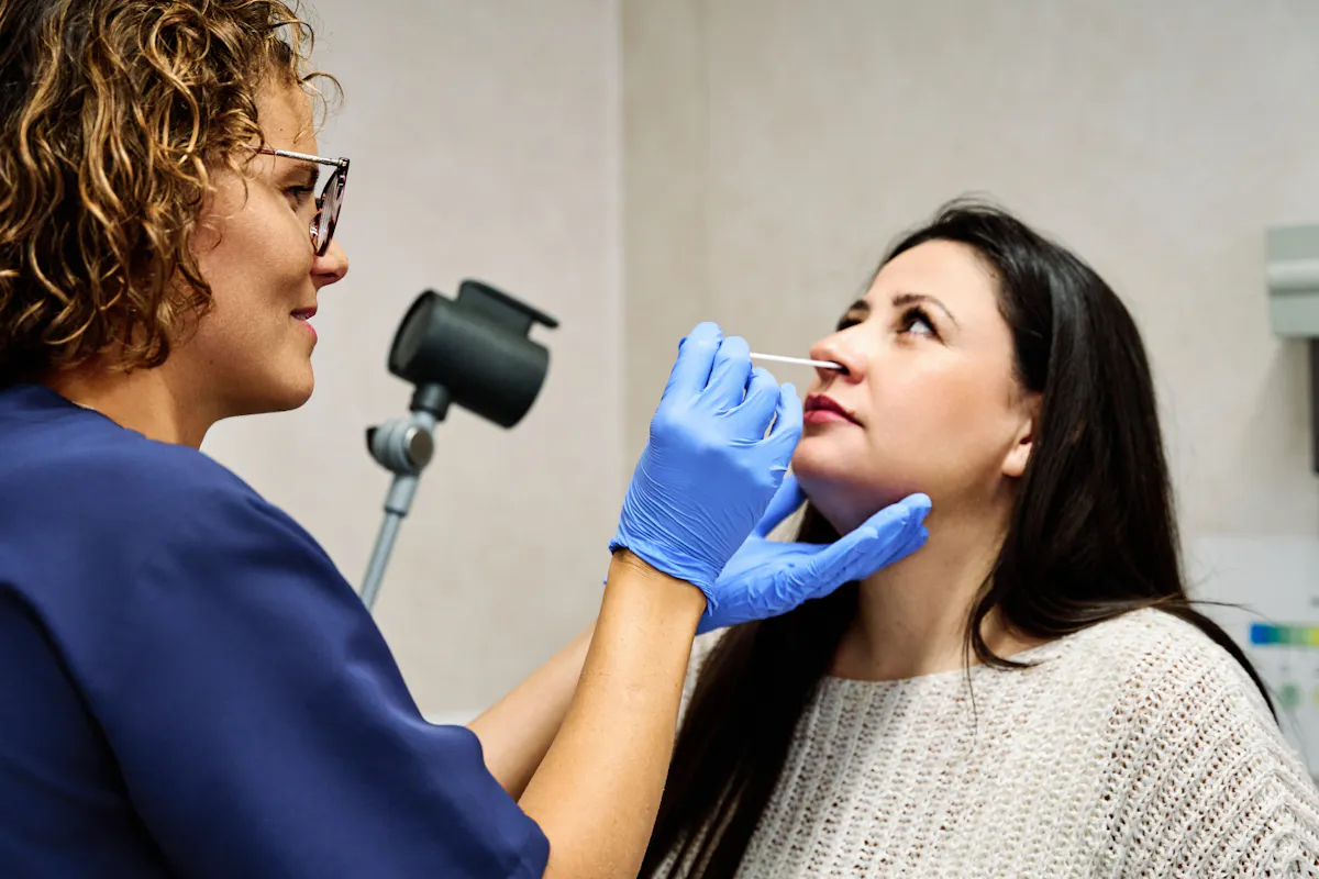 Un test par écouvillon nasal permet de détecter les premiers signes de la maladie d'Alzheimer