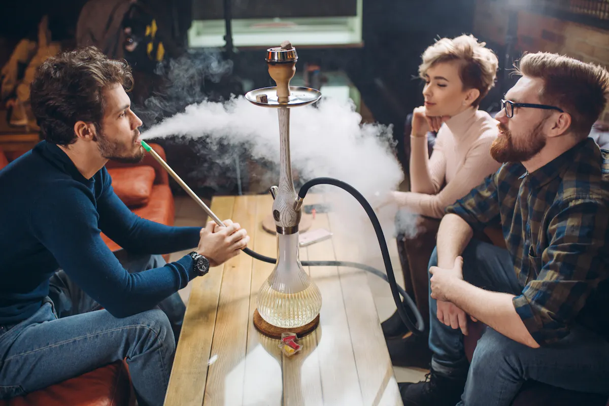 Connaissez-vous ce risque mal connu qu'encourent les fumeurs actifs et passifs de chicha ?
