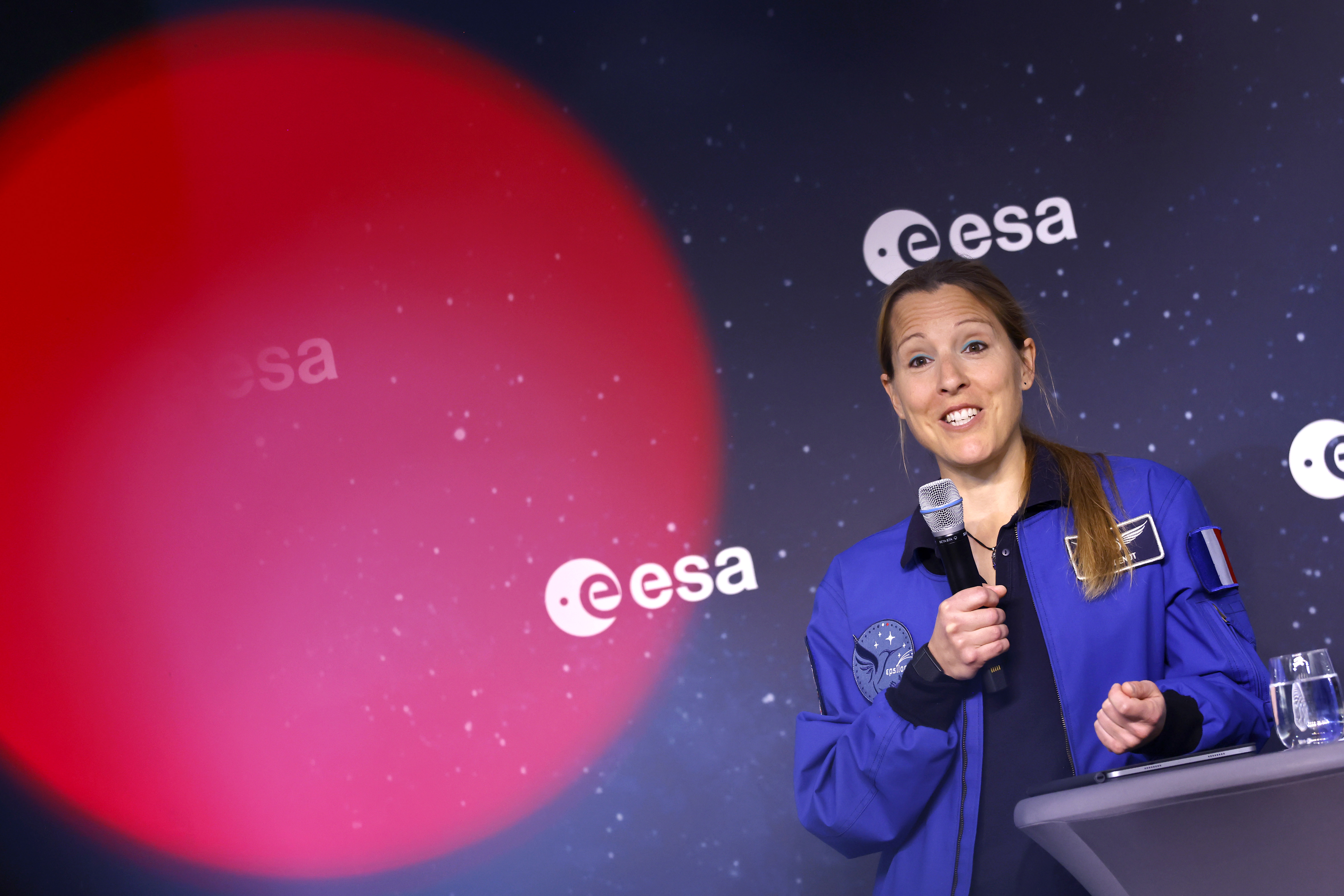 L'astronaute Sophie Adenot explique comment et pourquoi l'on se pèse dans l'espace