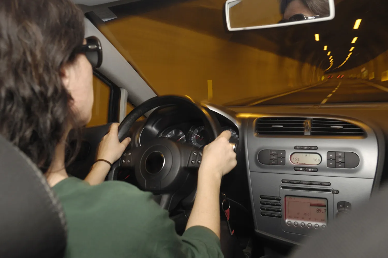 Peur du tunnel en voiture : pourquoi elle survient et comment la surmonter